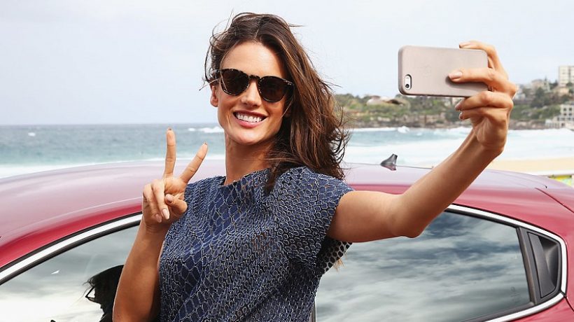 Perfect selfie: 7 rules for taking a photo like the stars