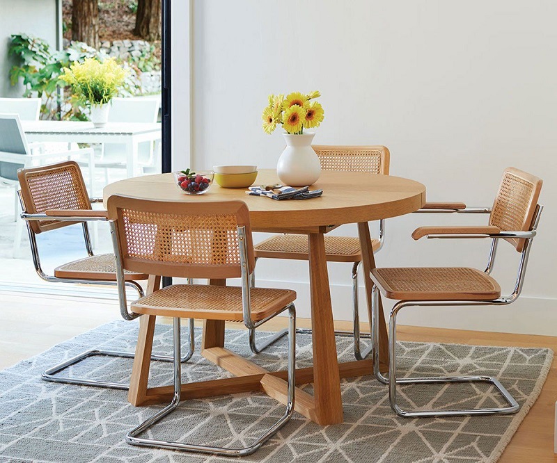 Small dining room? Try a round extendable table
