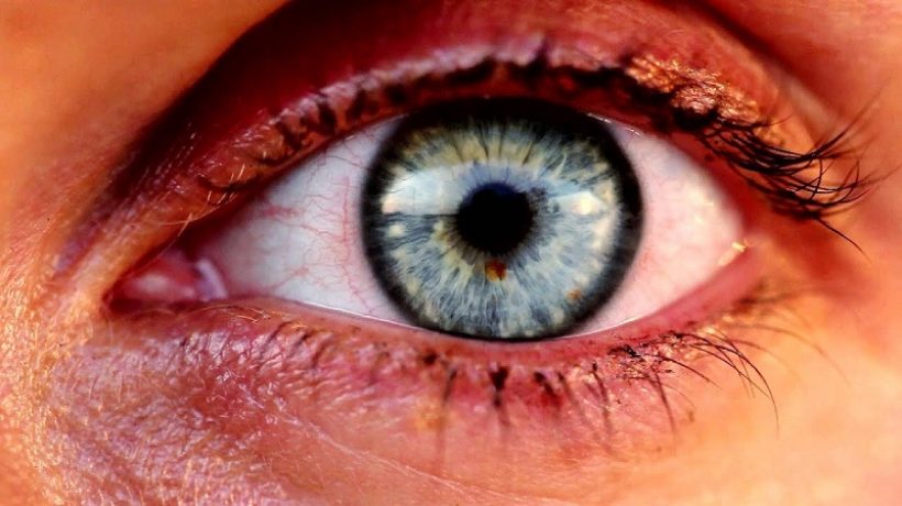 Red eyes and eye drops from the sea, how to lubricate the eye during the summer