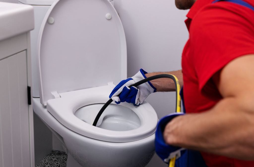 Can a toilet unclog itself without a plunger