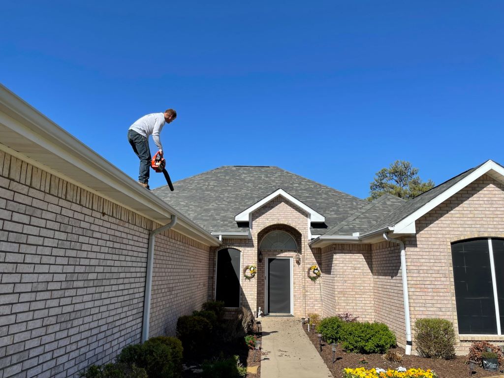 What is the average lifespan of a roof in Dallas?